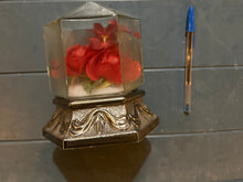 Load image into Gallery viewer, Encased flower decor
