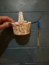 Load image into Gallery viewer, Decorative small basket
