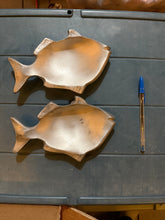 Load image into Gallery viewer, Silver fish dish set

