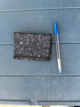 Load image into Gallery viewer, Black card wallet
