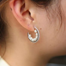 Load image into Gallery viewer, The Nikki Earring
